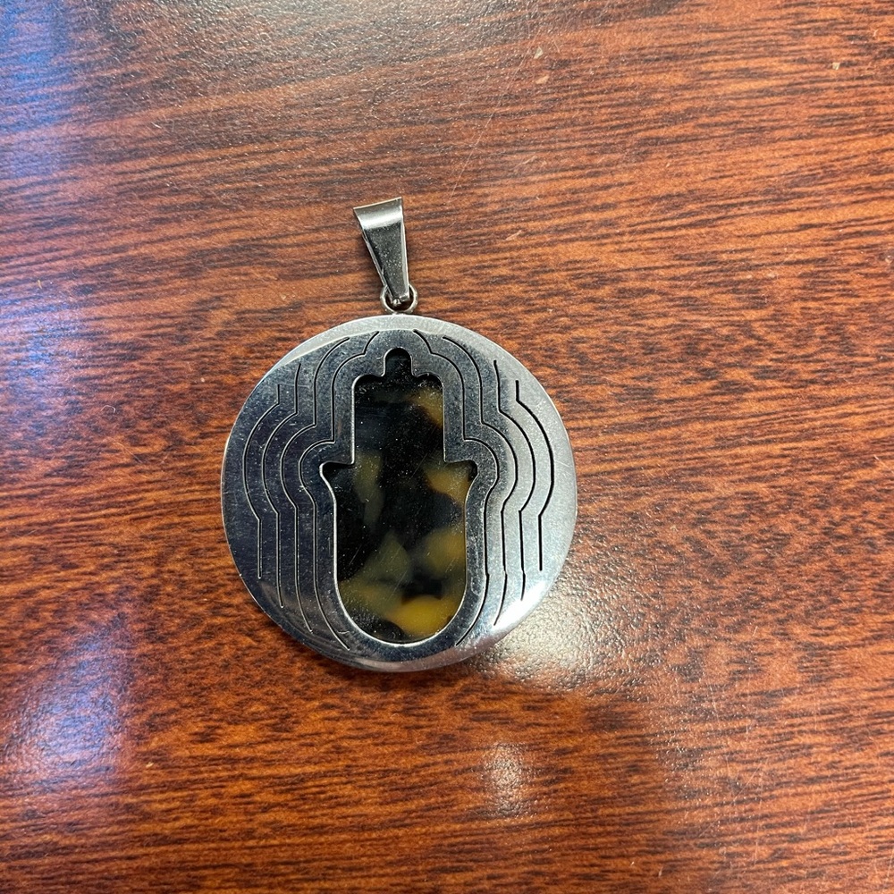 Hand of God with tiger eye 🧿